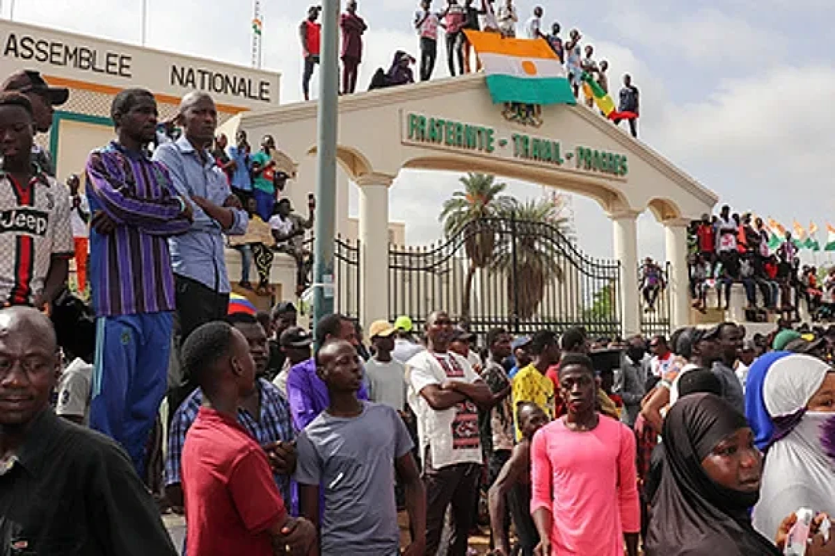 Делегация ECOWAS потребовала от мятежников в Нигере освобождения президента страны