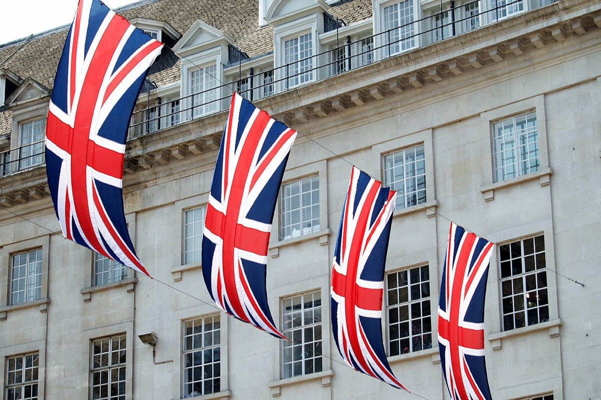 Великобритания вывезла свое посольство из Нигера
