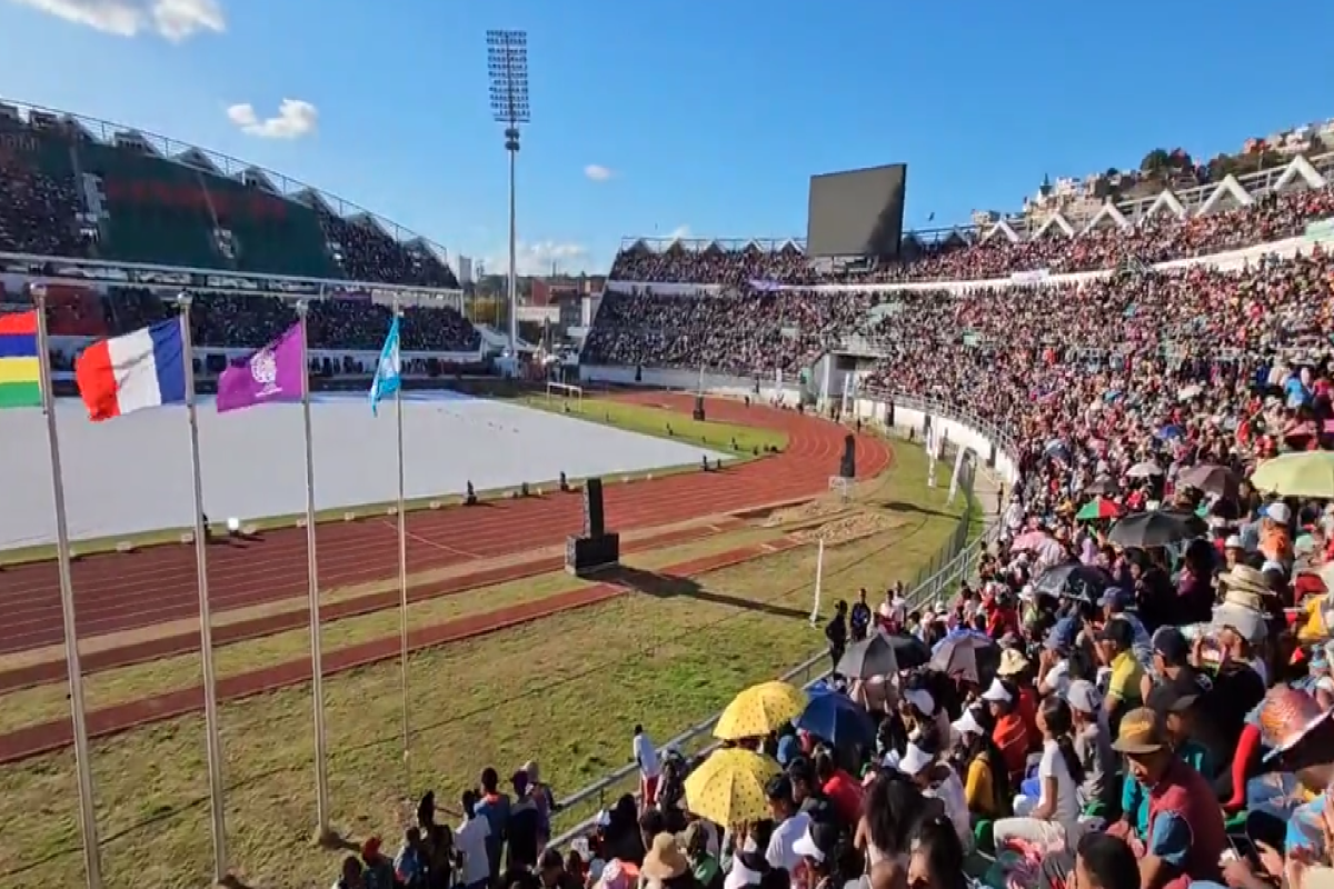 В столице Мадагаскара во время давки у стадиона погибли 12, пострадали 80 человек