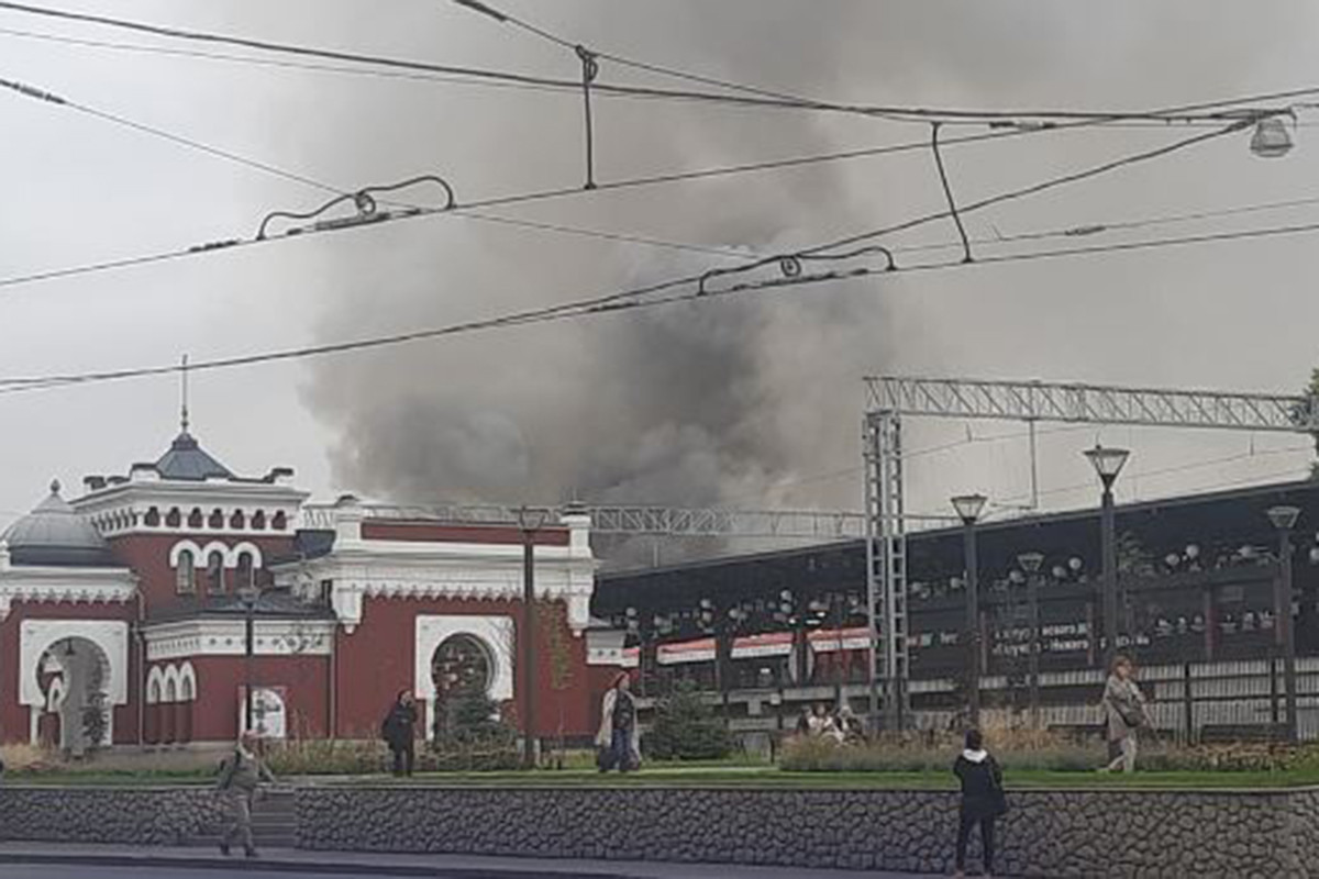 В центре Москвы загорелись склады