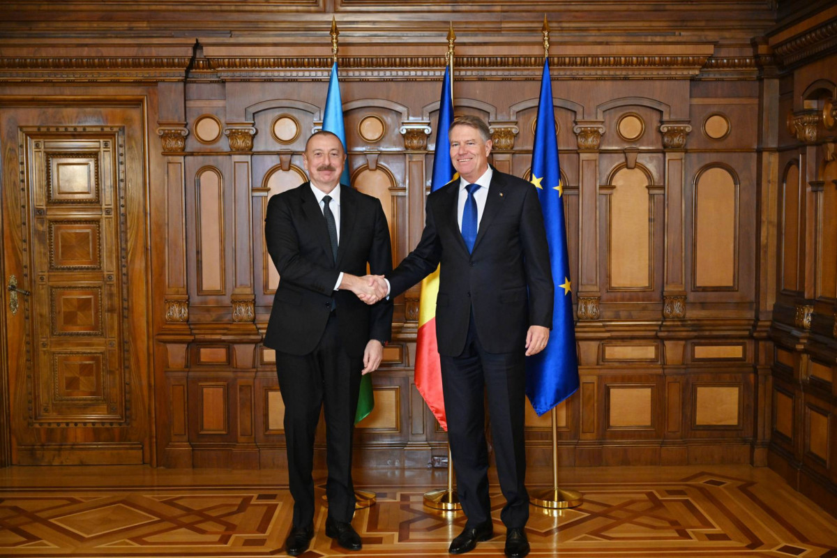 Президент Азербайджана поздравил румынского коллегу - <span class="red_color">ОБНОВЛЕНО