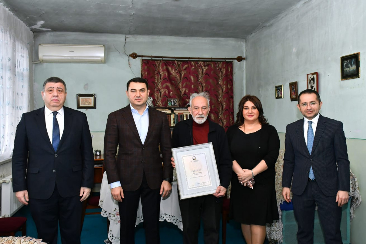 Министр культуры Азербайджана навестил второго режиссера фильма «Насими» в его доме -<span class="red_color">ФОТО