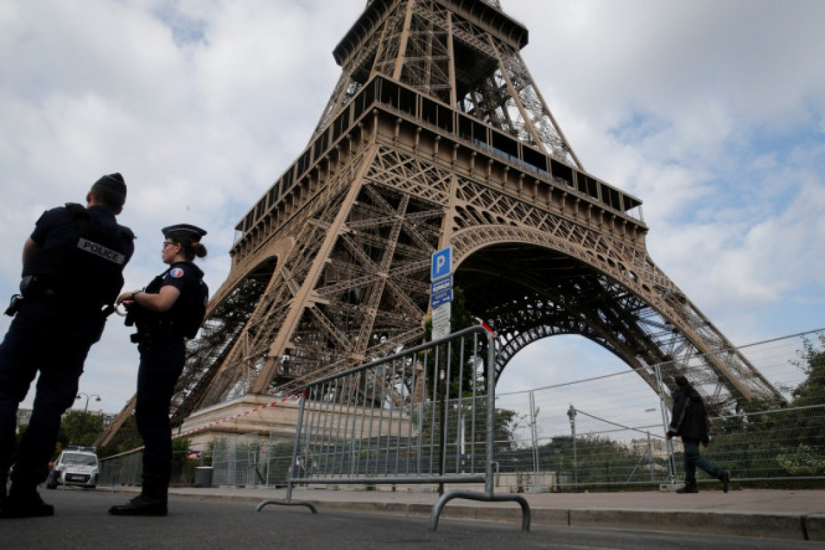 В Париже произошло вооруженное нападение, есть убитый и раненый