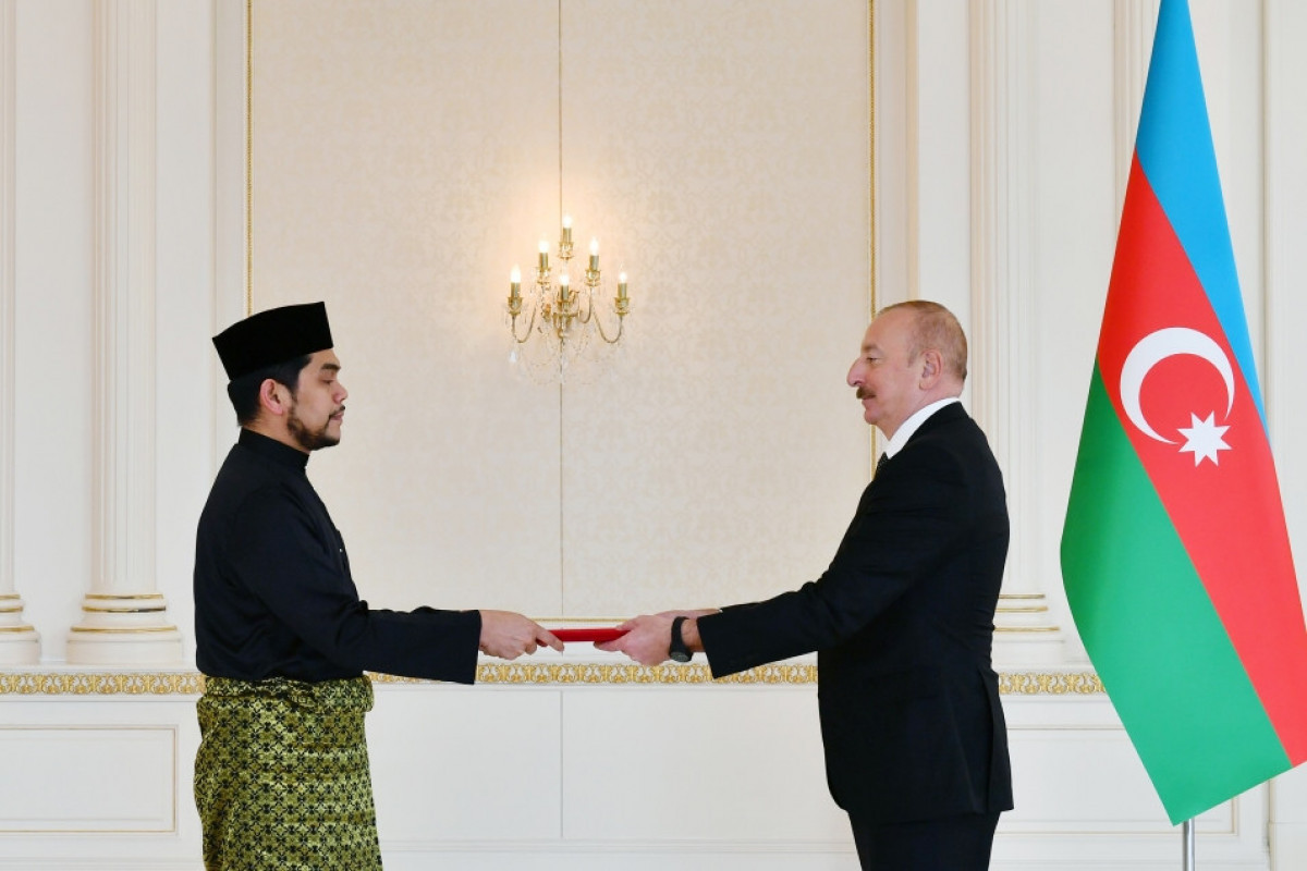 Президент Азербайджана принял верительные грамоты нового посла Малайзии