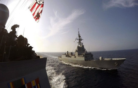 Эсминец ВМС США отразил атаку беспилотников и ракет из Йемена
