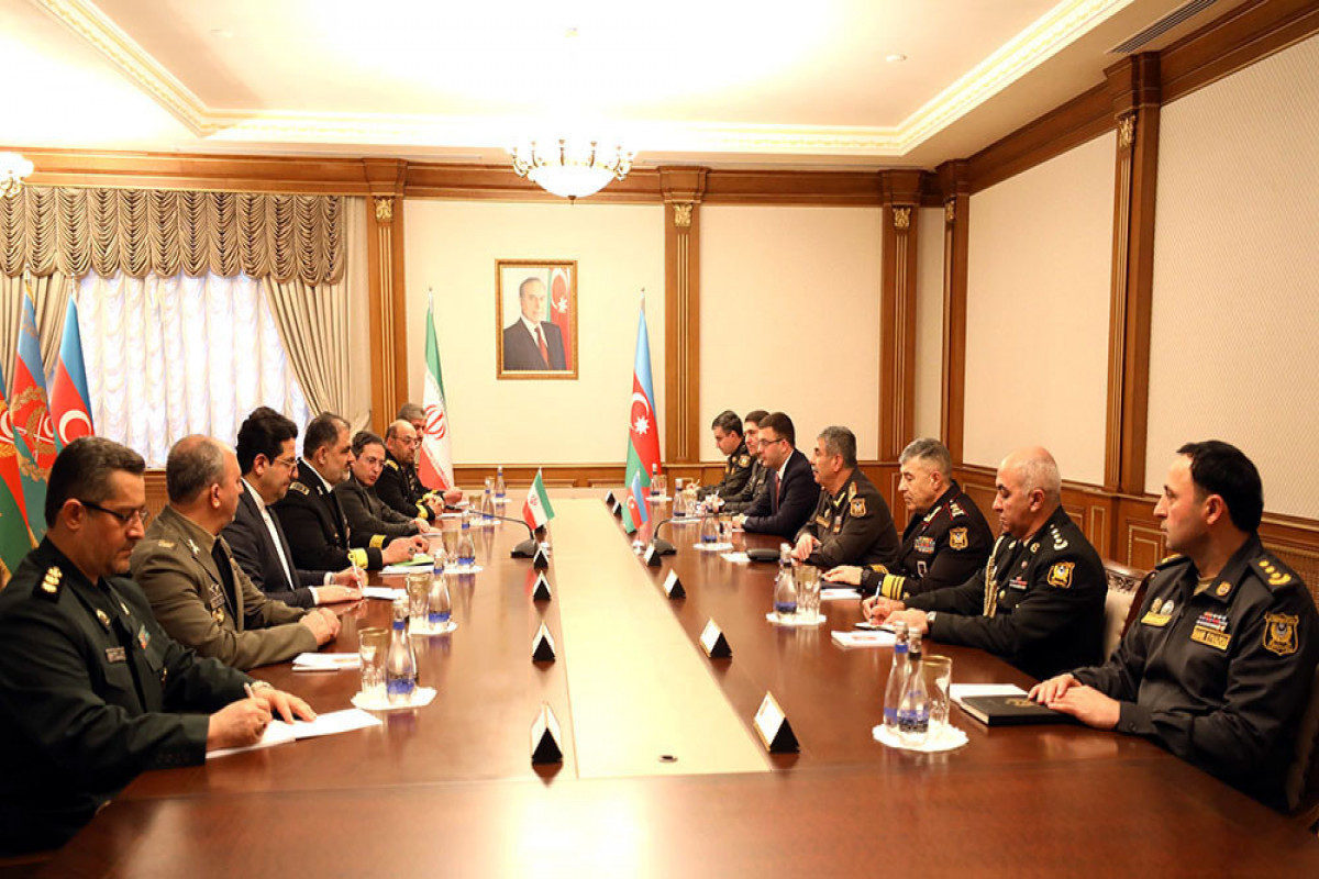 Глава Минобороны Азербайджана принял командующего ВМС Ирана