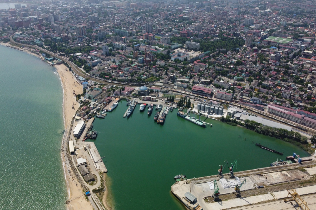 В порту Махачкалы ведется строительство нового морского пункта пропуска