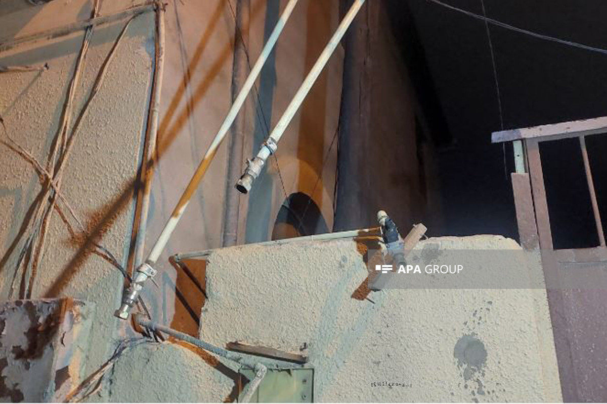В Баку автобус врезался в крышу жилого дома-ФОТО -ВИДЕО 