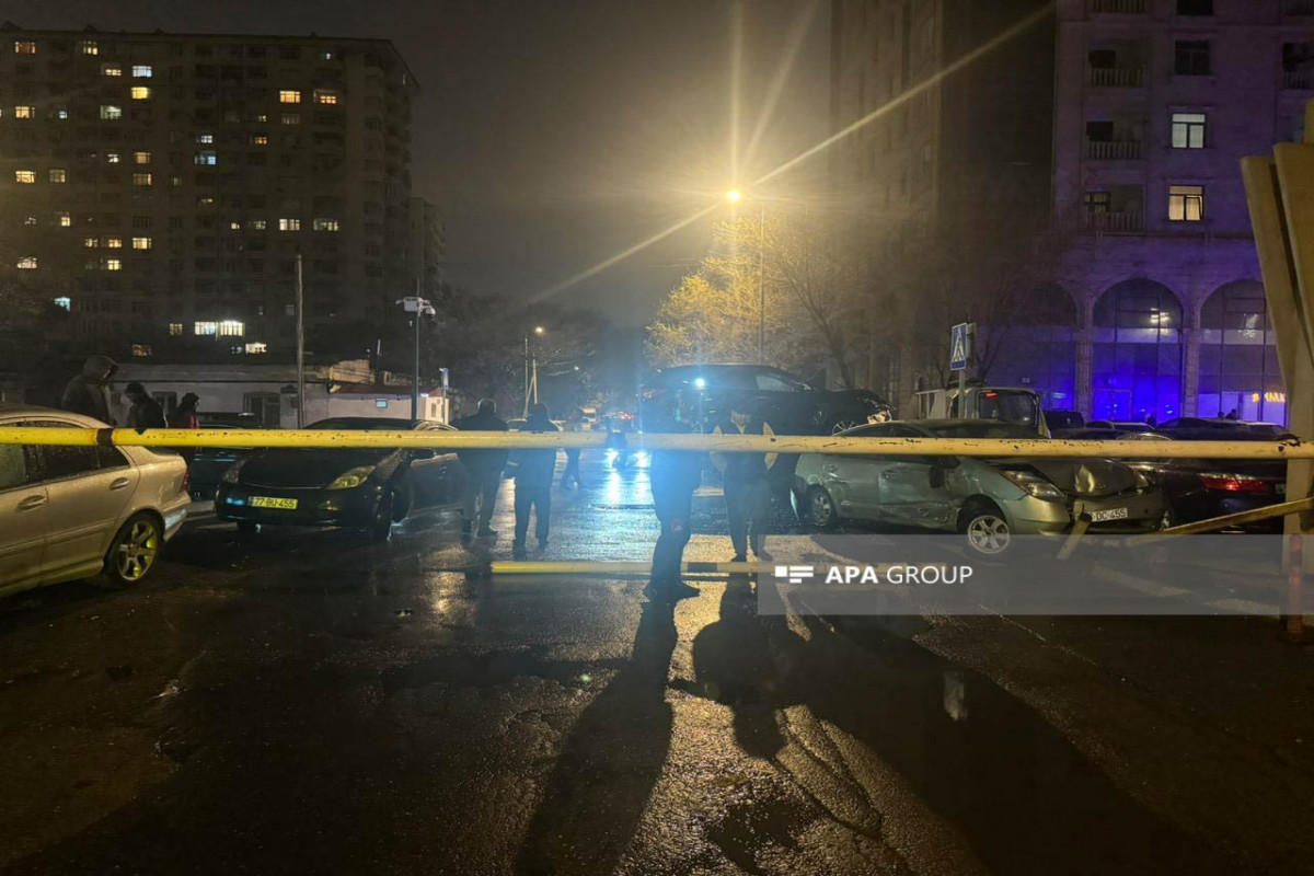 В Баку четыре автомобиля попали в ДТП, повреждена газовая труба-ФОТО 