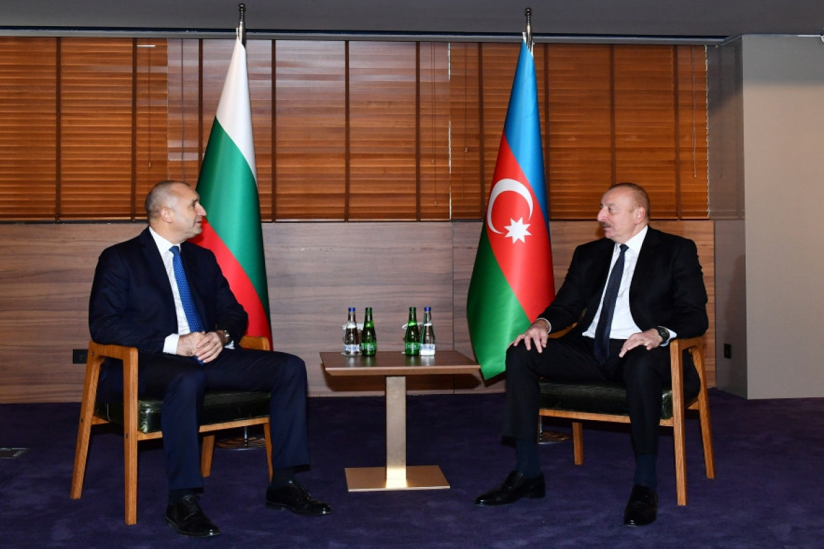 Президент Азербайджана Ильхам Алиев провел встречу один на один с президентом Болгарии Руменом Радевым - ФОТО 