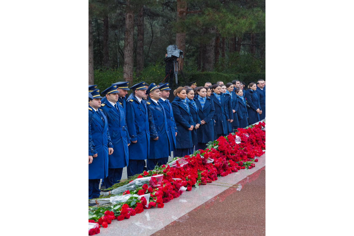 Коллектив AZAL почтил память общенационального лидера Гейдара Алиева -ФОТО 