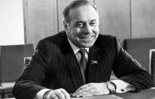 Лейла Алиева поделилась публикацией в связи с Днем памяти великого лидера