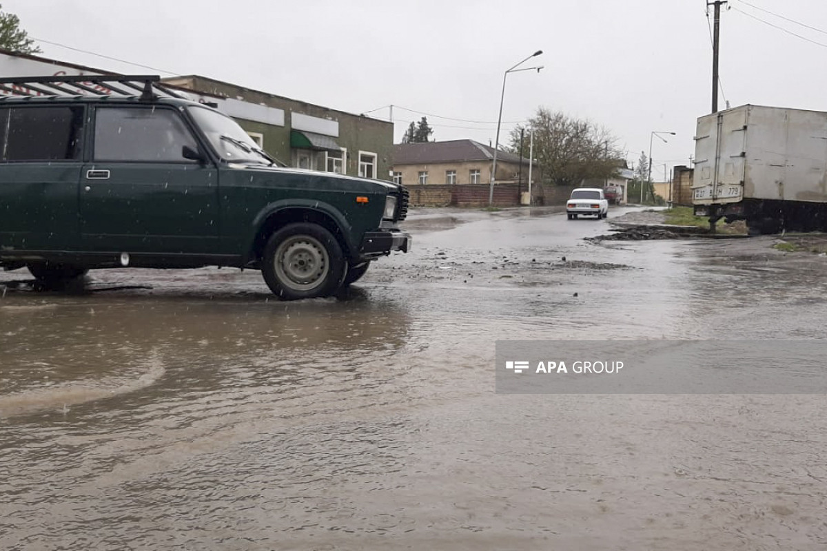 Названы причины грязевого дождя в Баку