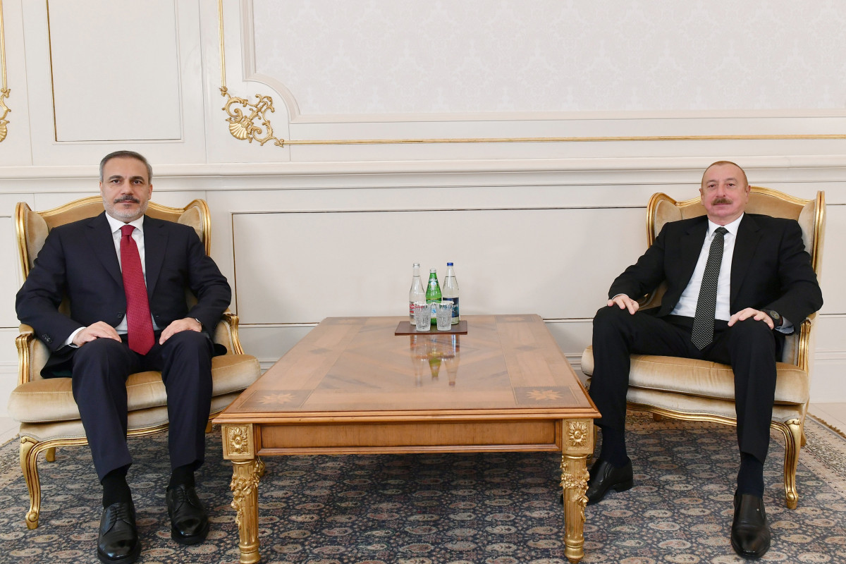 Президент Азербайджана принял главу МИД Турции