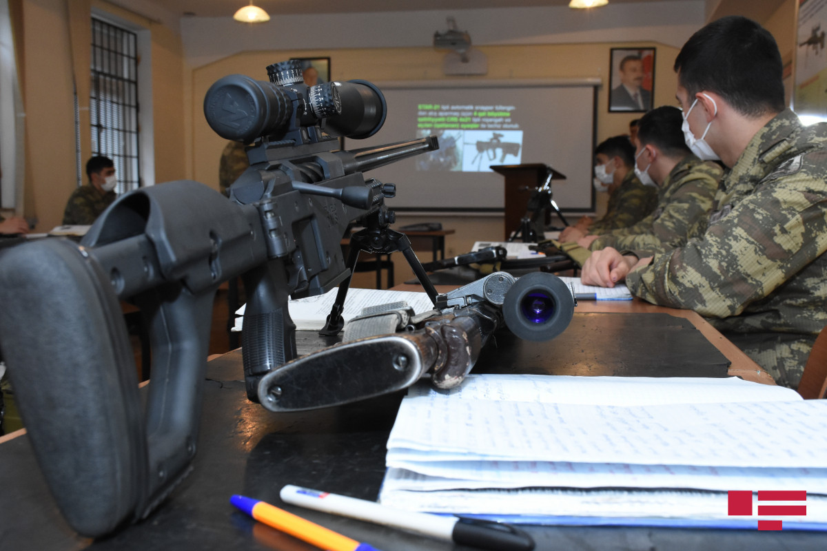 В Азербайджане для курсантов военных училищ учреждена ​​единовременная выплата