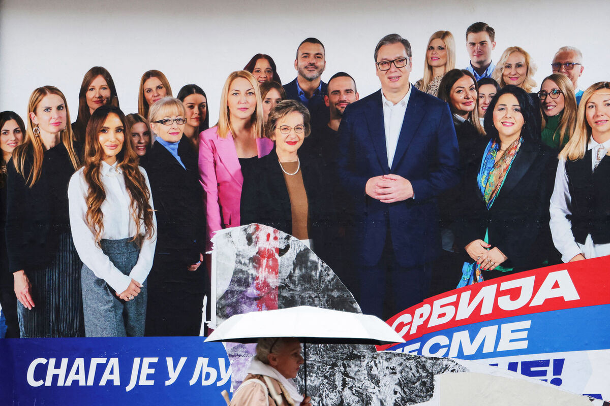 Коалиция правящей партии Сербии лидирует на парламентских выборах
