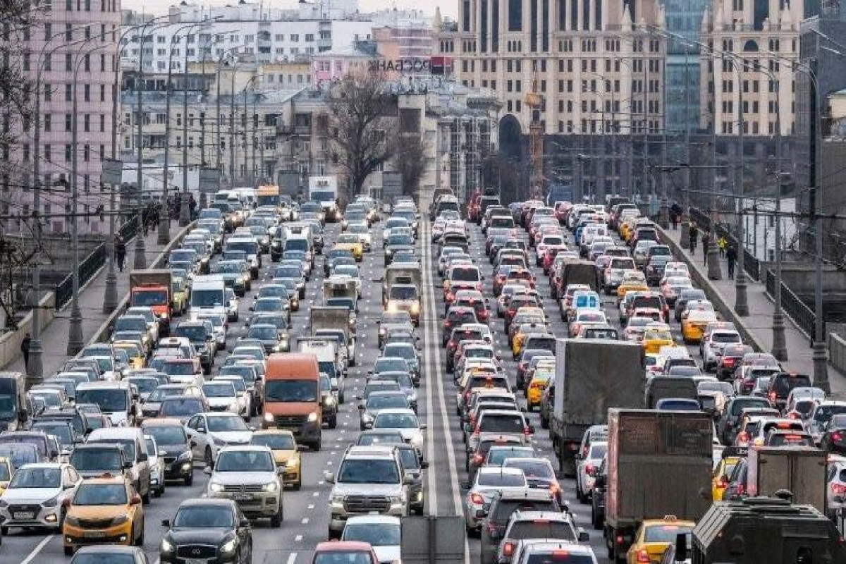 AYNA: 40% ежедневных поездок осуществляются личным автотранспортом