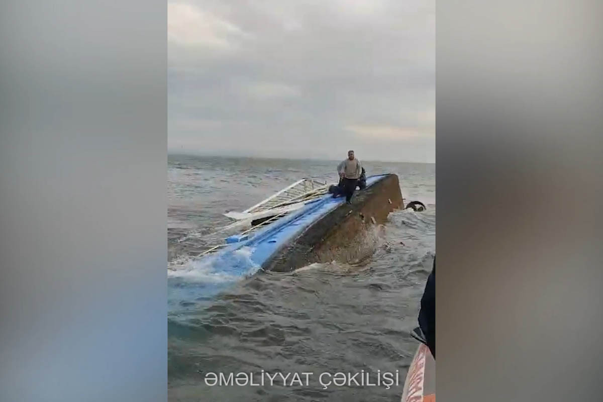 Обнародовано состояние спасенных с прогулочного катера, затонувшего  на территории бакинского бульвара -ФОТО-ВИДЕО-ОБНОВЛЕНО-3 