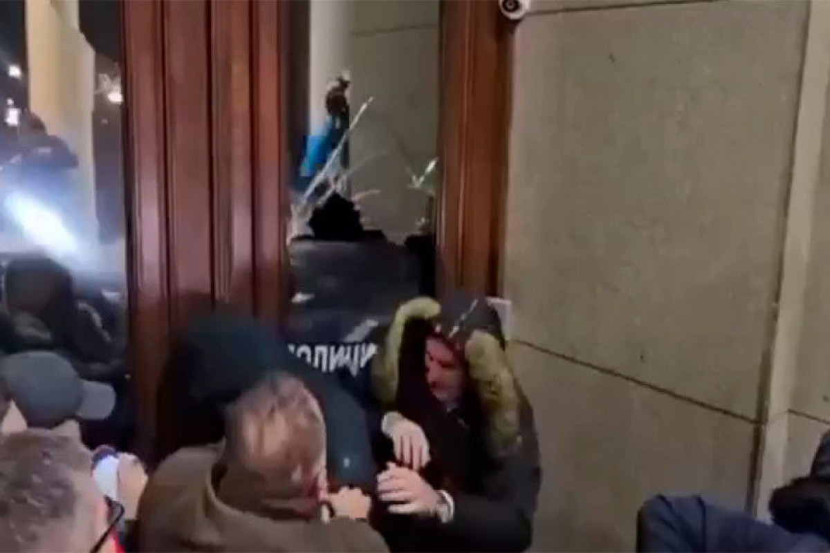 В беспорядках в Белграде задержаны около 40 человек