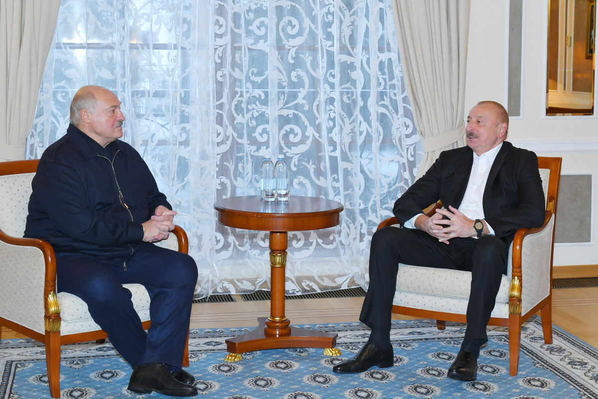Президенты Азербайджана и Беларуси провели встречу в Санкт-Петербурге