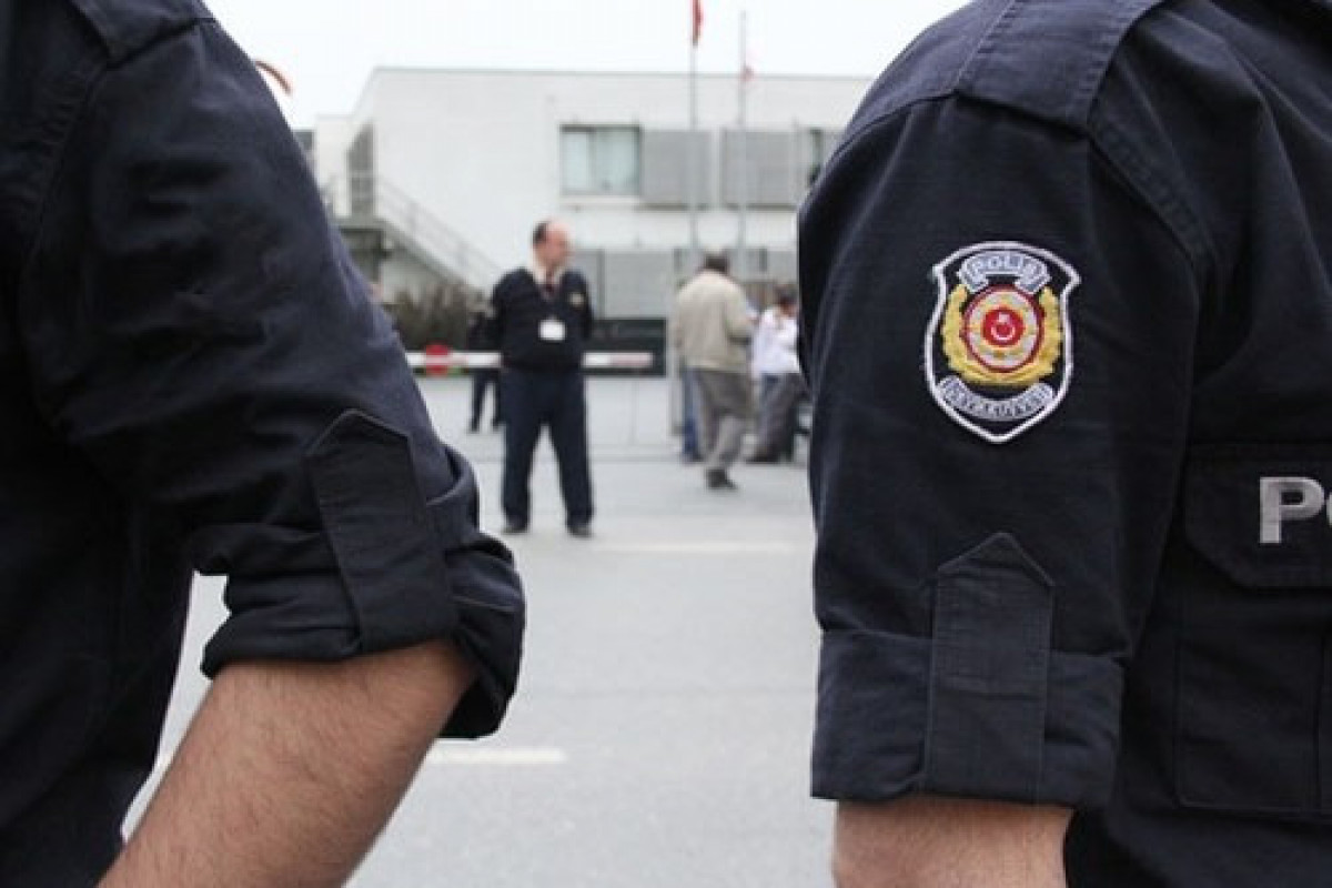 В Турции 445 полицейских отстранены от должности из-за связи с FETÖ
