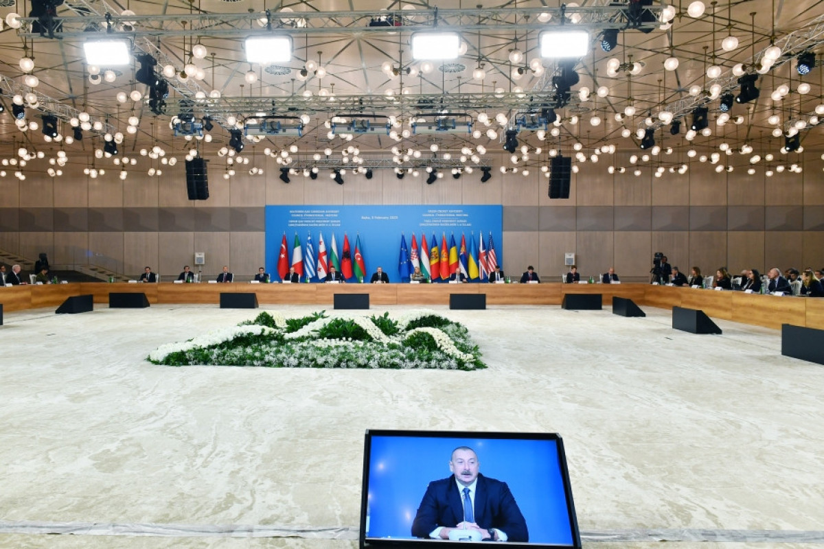 Президент: Азербайджан надеется на сотрудничество с ведущими финансовыми институтами в области возобновляемых источников энергии