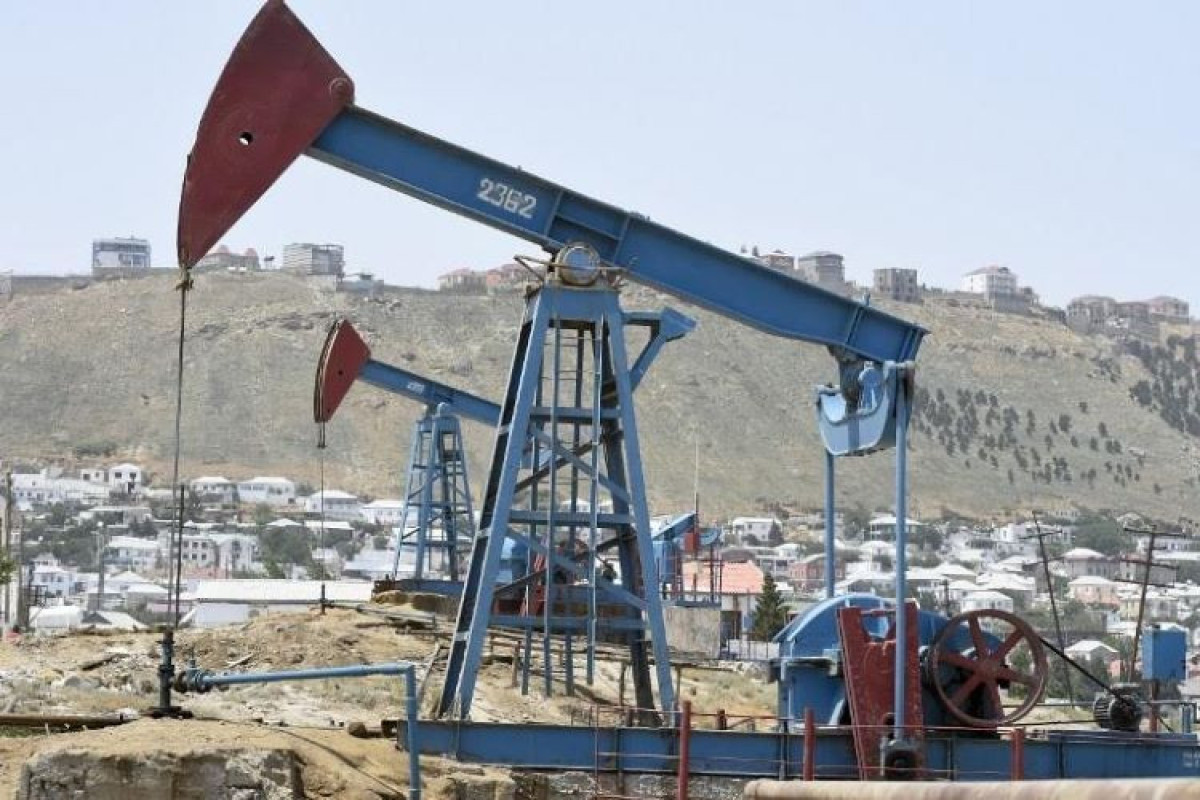 Цена азербайджанской нефти незначительно снизилась