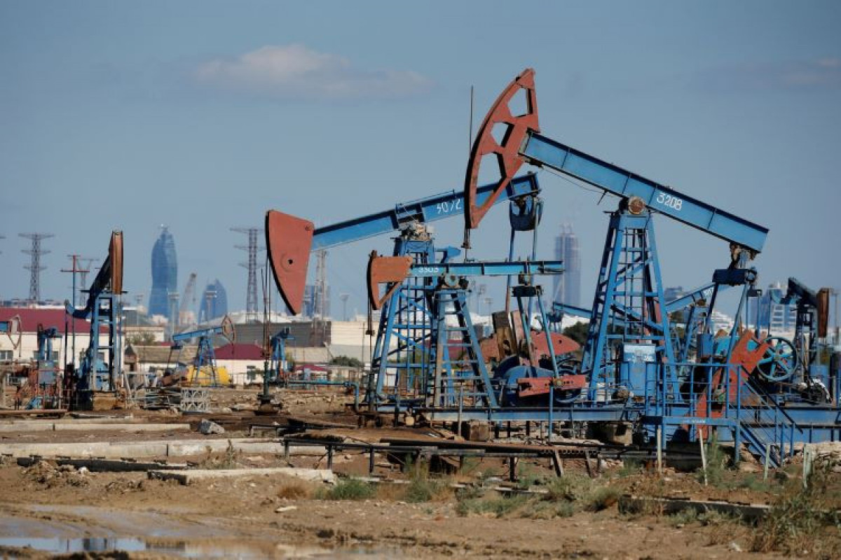 Нефть Azeri Light незначительно подешевела