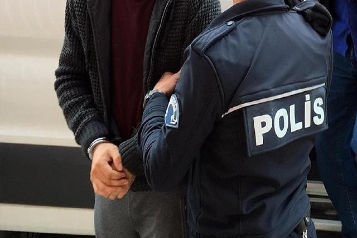 В Турции в связи с обрушившимися при землетрясении зданиями арестованы 120 человек