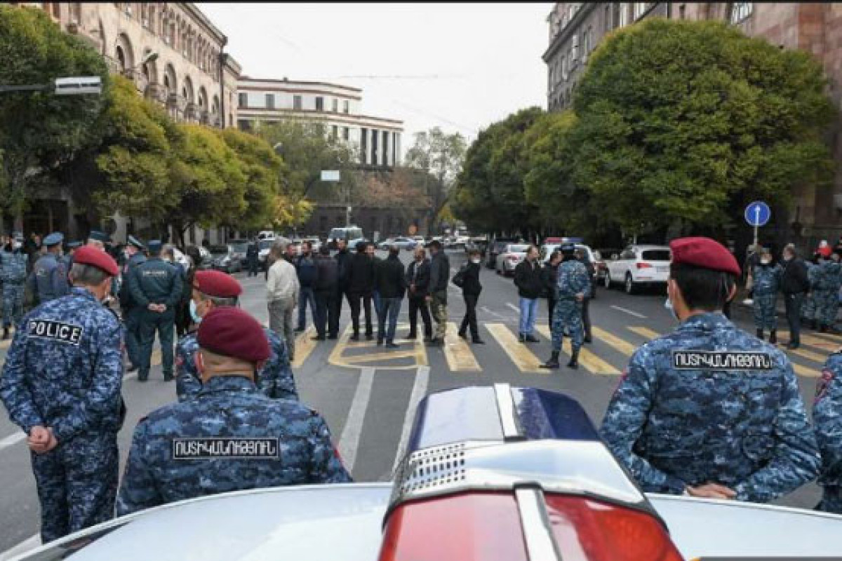 Родители погибших при пожаре армянских военнослужащих проводят акцию в Ереване-ОБНОВЛЕНО 