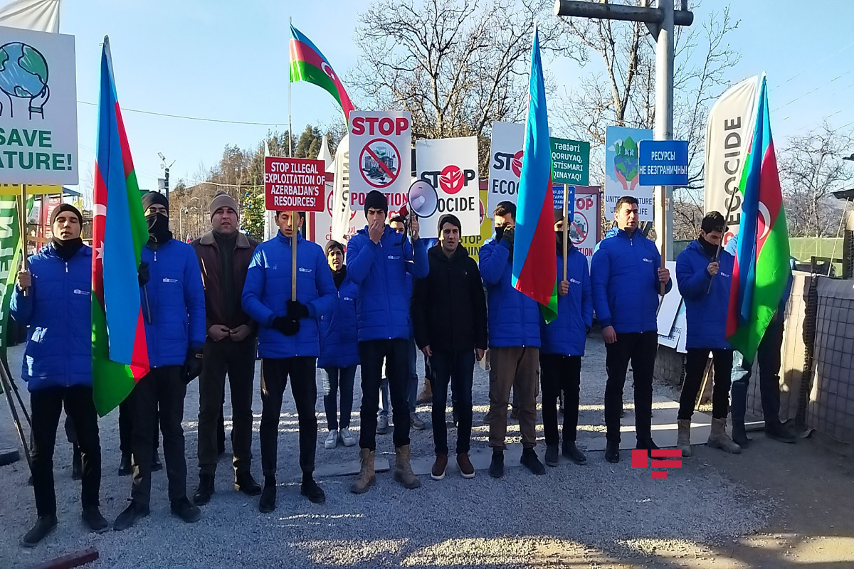 Акция протеста на дороге Ханкенди-Лачин