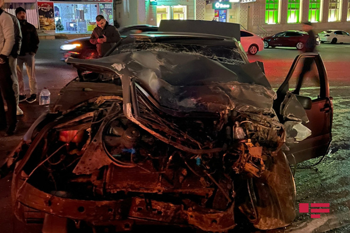 В Баку столкнулись три автомобиля: погиб один человек, еще 4 ранены -ФОТО 