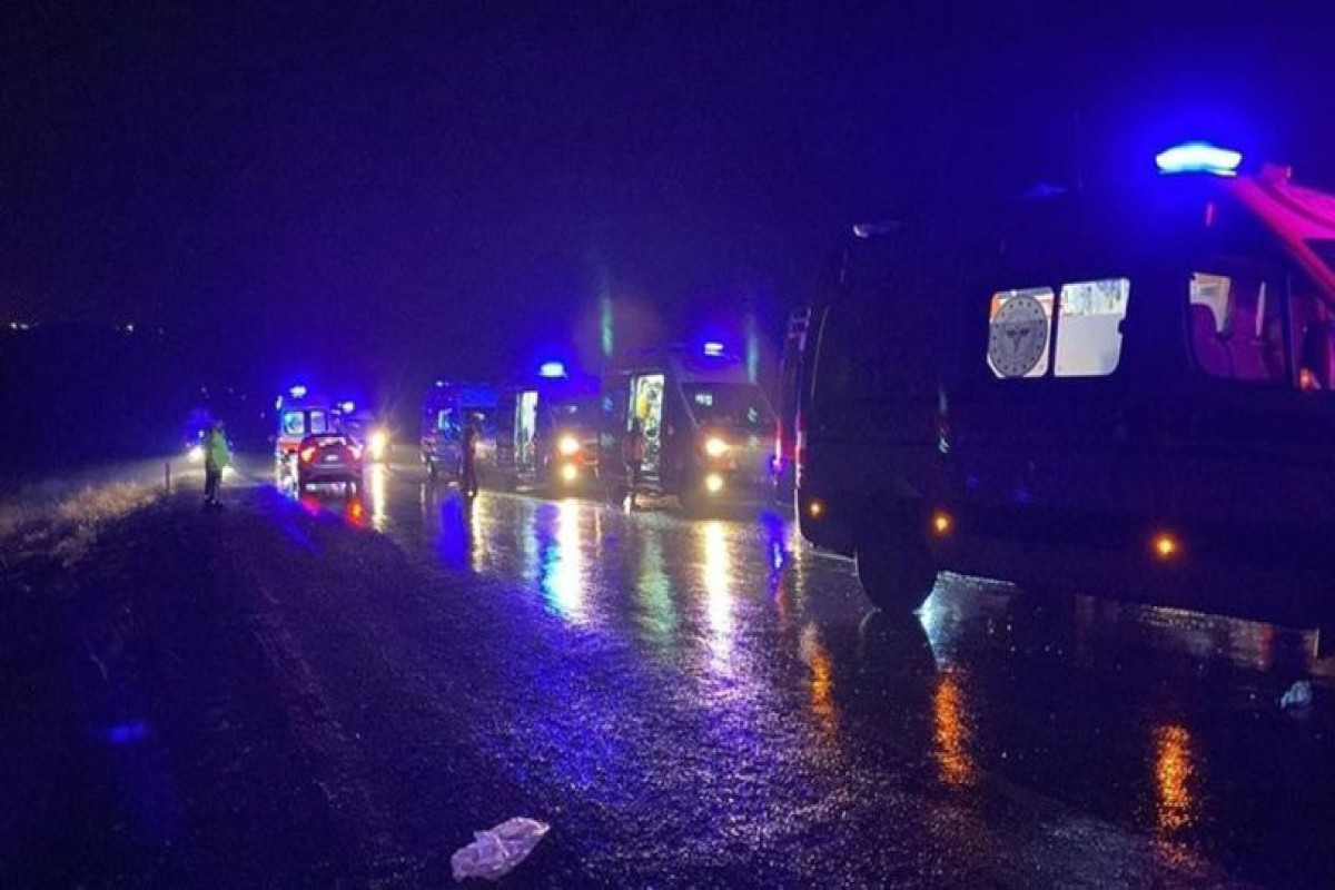 В Турции в ДТП с автобусом погибли 5, ранены 22 человека