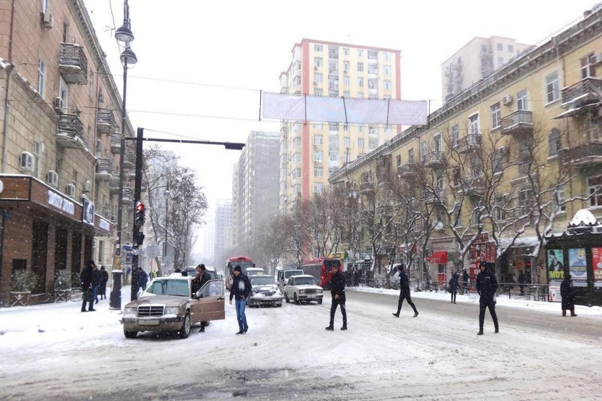 Дороги Баку очищены от снега в ночное время
