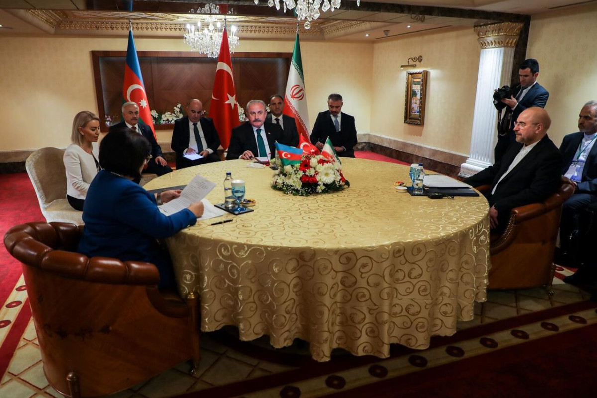 Состоялась встреча председателей парламентов Азербайджана, Турции и Ирана