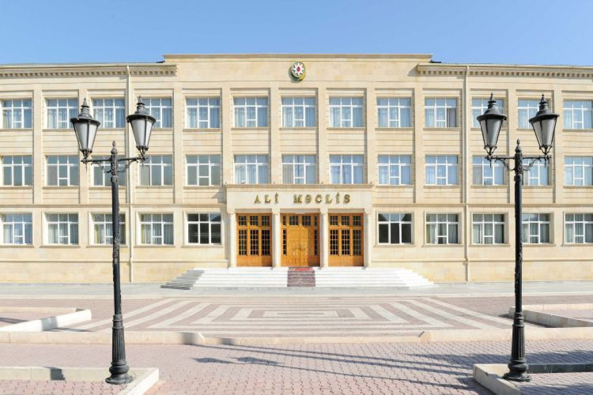На сессии Верховного Меджлиса Нахчыванской АР обсуждено снижение зависимости от дотаций, утвержден бюджет
