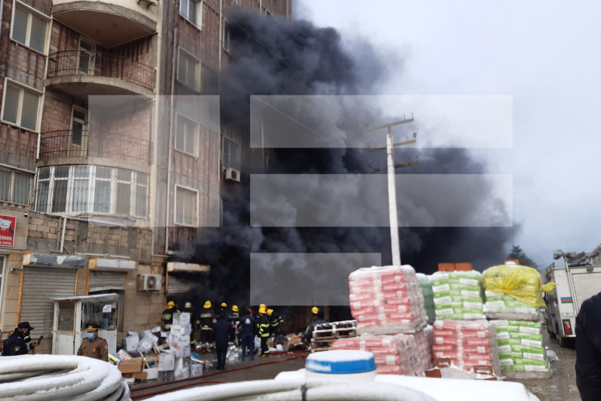 Пожар в поселке Мамедли потушен, 20 человек эвакуированы, 1 человек отравился дымом-ФОТО -ВИДЕО -ОБНОВЛЕНО-4 