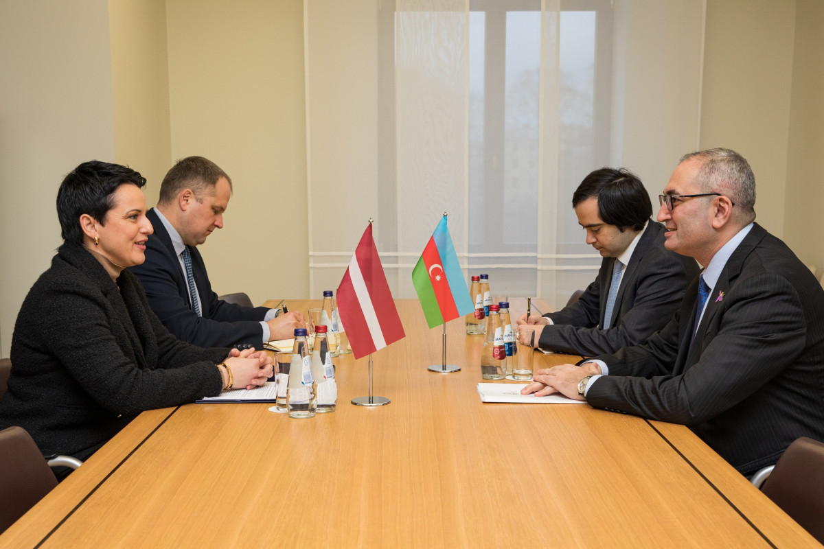 Посол Азербайджана встретился с парламентским секретарем МИД Латвии