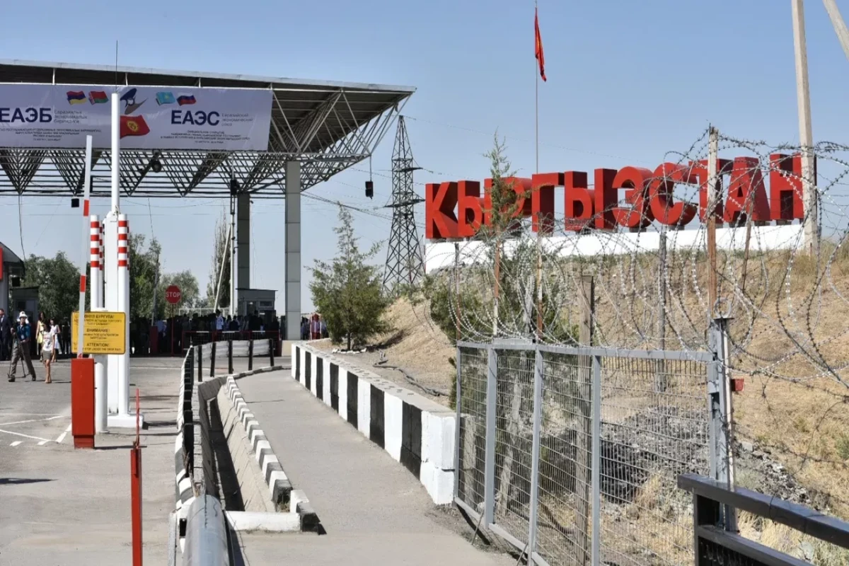 Кыргызстан ввел ограничения на вывоз валюты