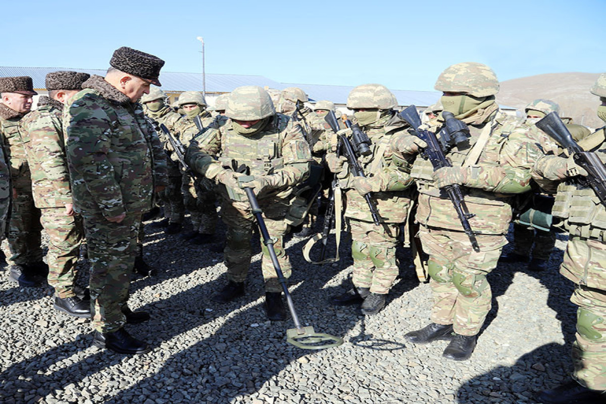 Руководящий состав Минобороны Азербайджана посетил воинскую часть коммандос и другие воинские части на границе с Арменией-ФОТО 