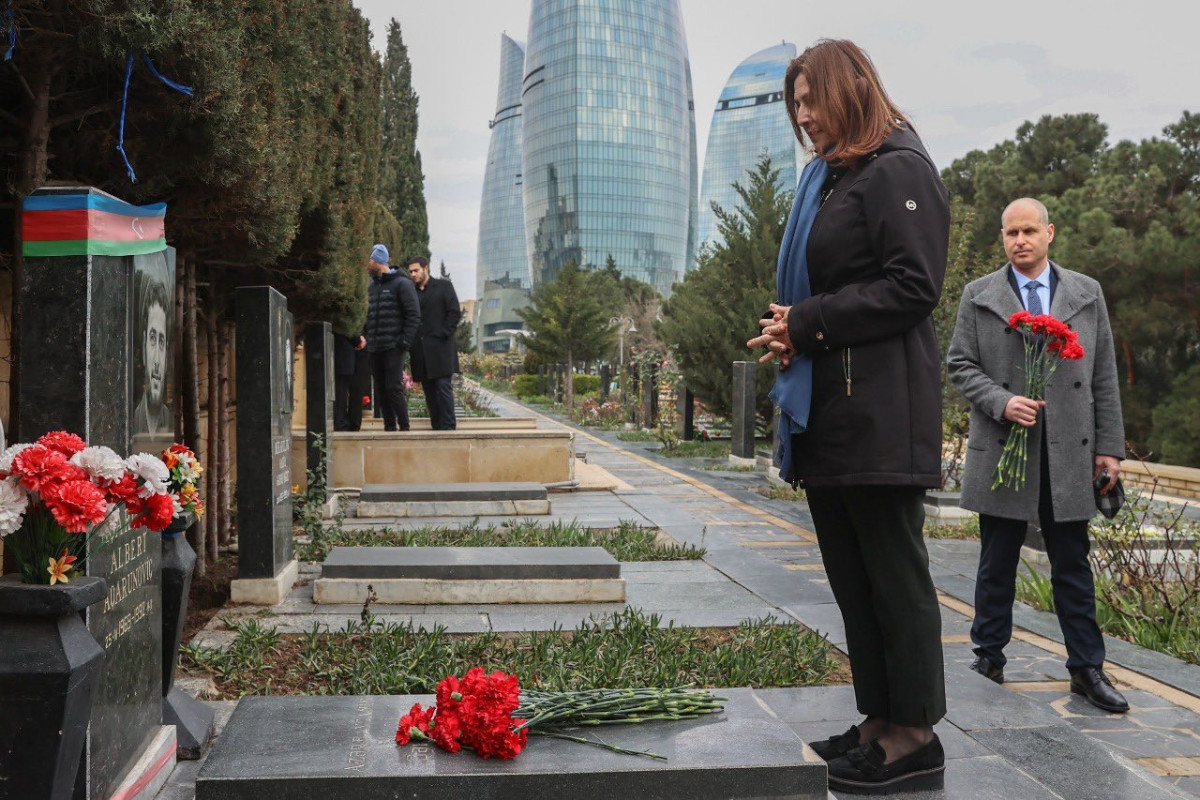 Директор по вопросам политики МИД Израиля посетила Аллею шехидов