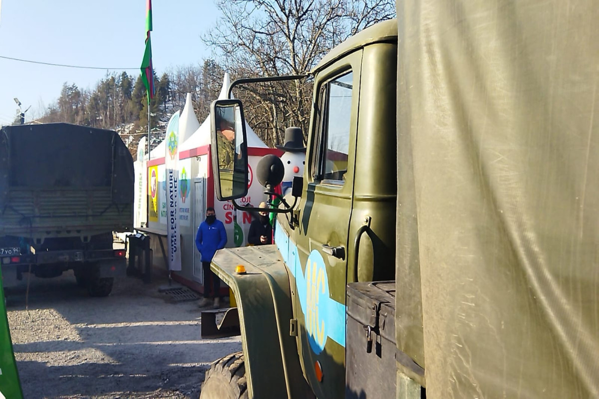 По дороге Лачин-Ханкенди проехали автомобили РМК