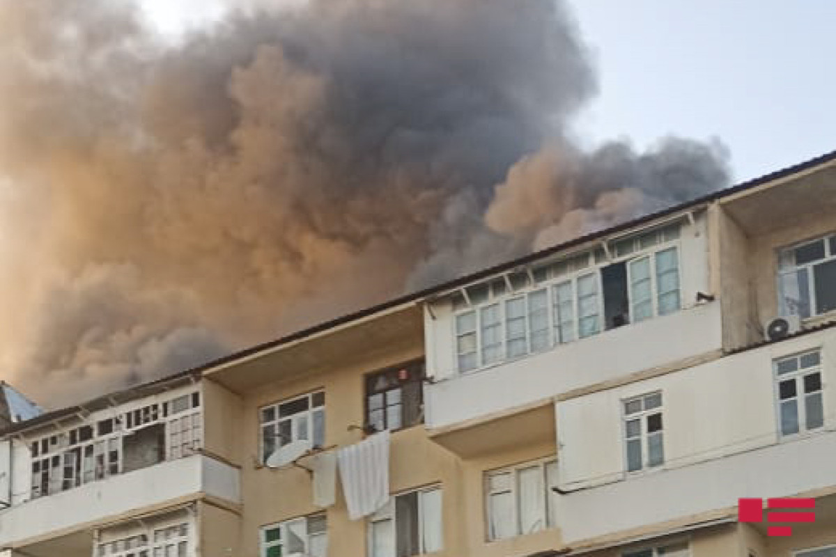 В жилом доме в Баку произошел пожар-ОБНОВЛЕНО 
