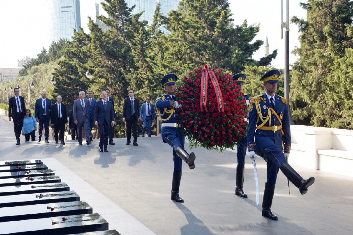 Байрам Бегай посетил Аллею шехидов