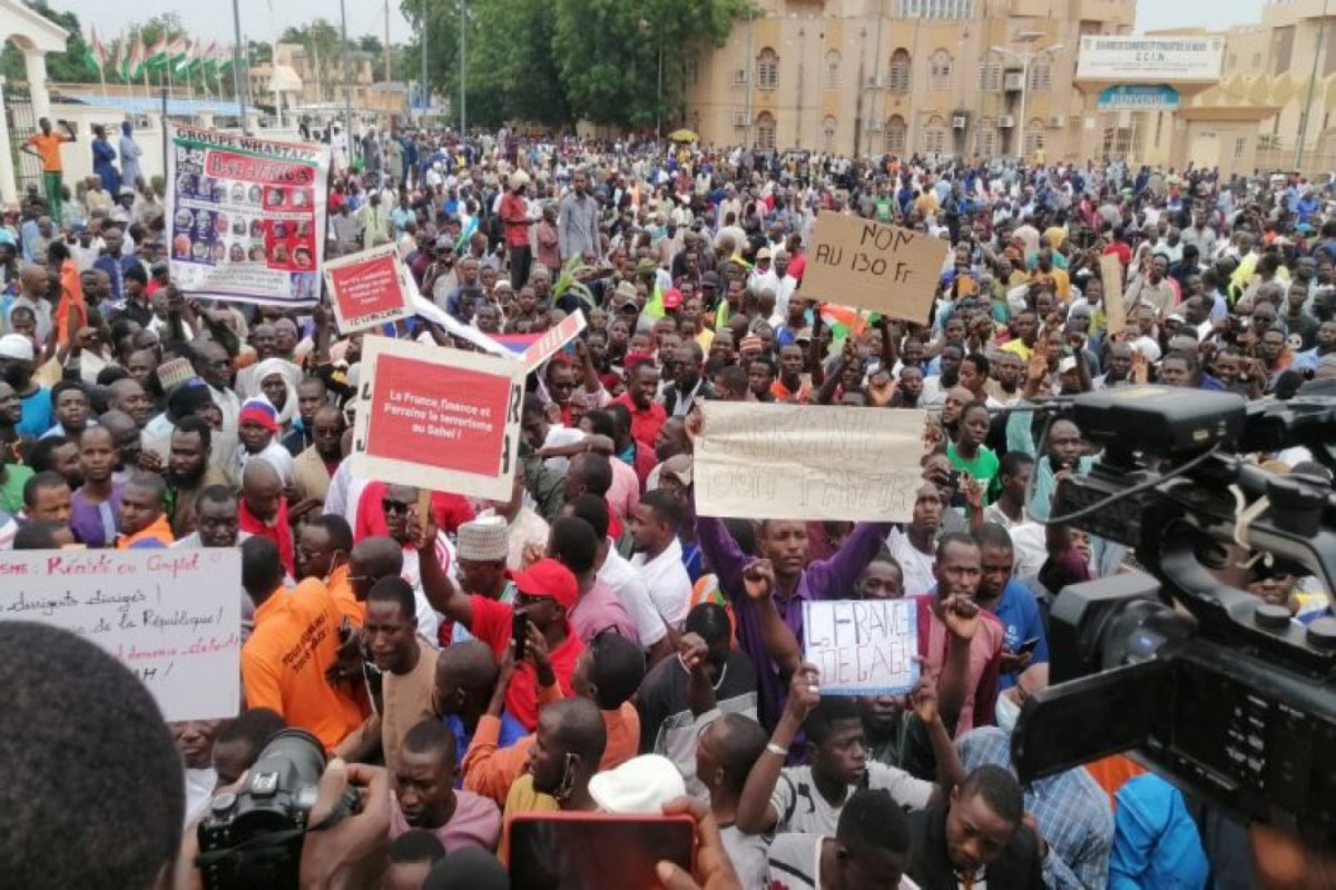 Протесты в Ниамее против неоколониализма Парижа: Как Франция разграбляет природные богатства Нигера?-АНАЛИТИКА 