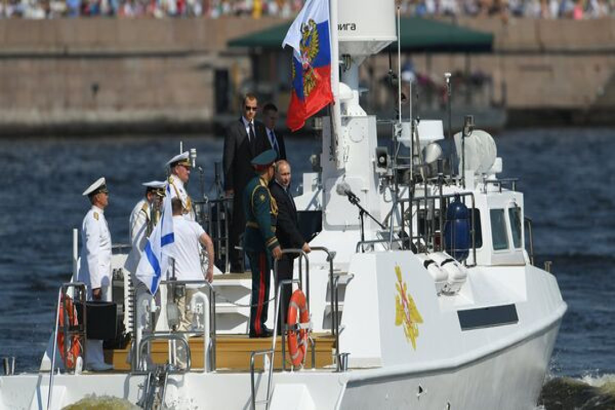 Путин принимает парад ВМС России