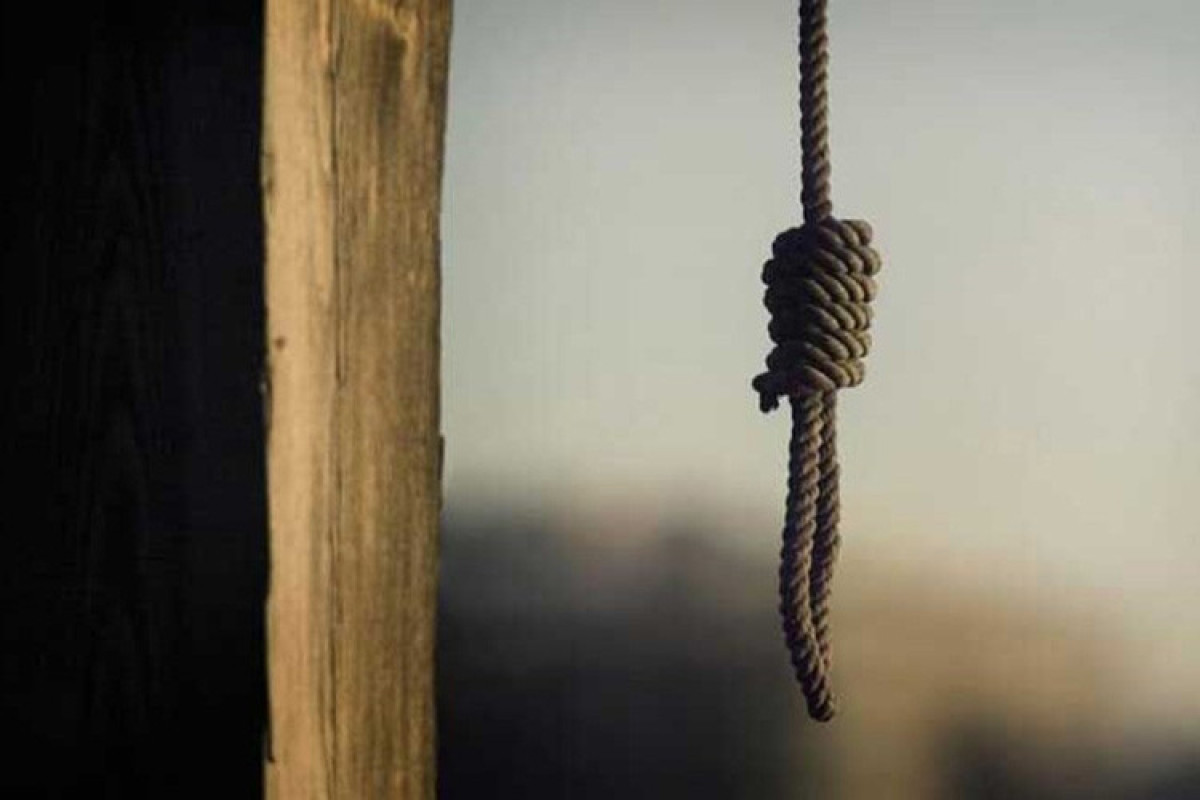 В Уджаре 57-летний мужчина повесился в хлеву
