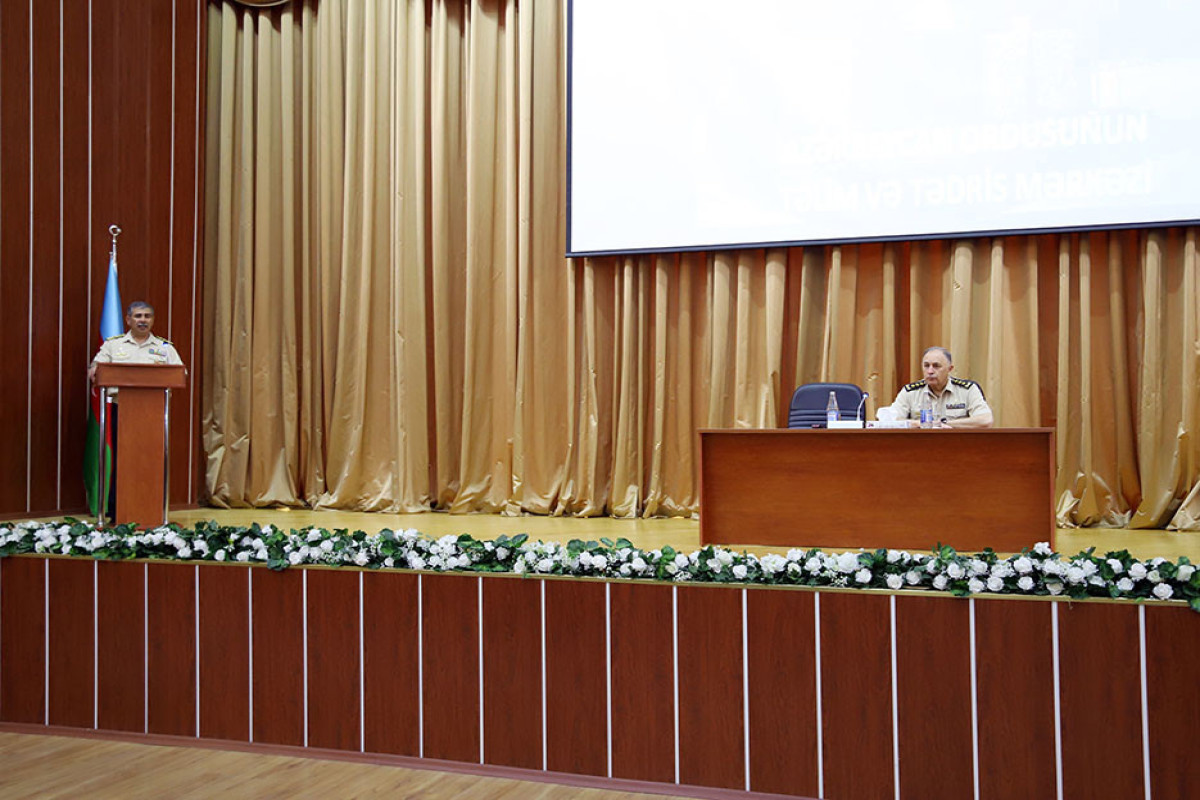 Министр обороны Азербайджана поручил решительно пресекать любую возможную провокацию