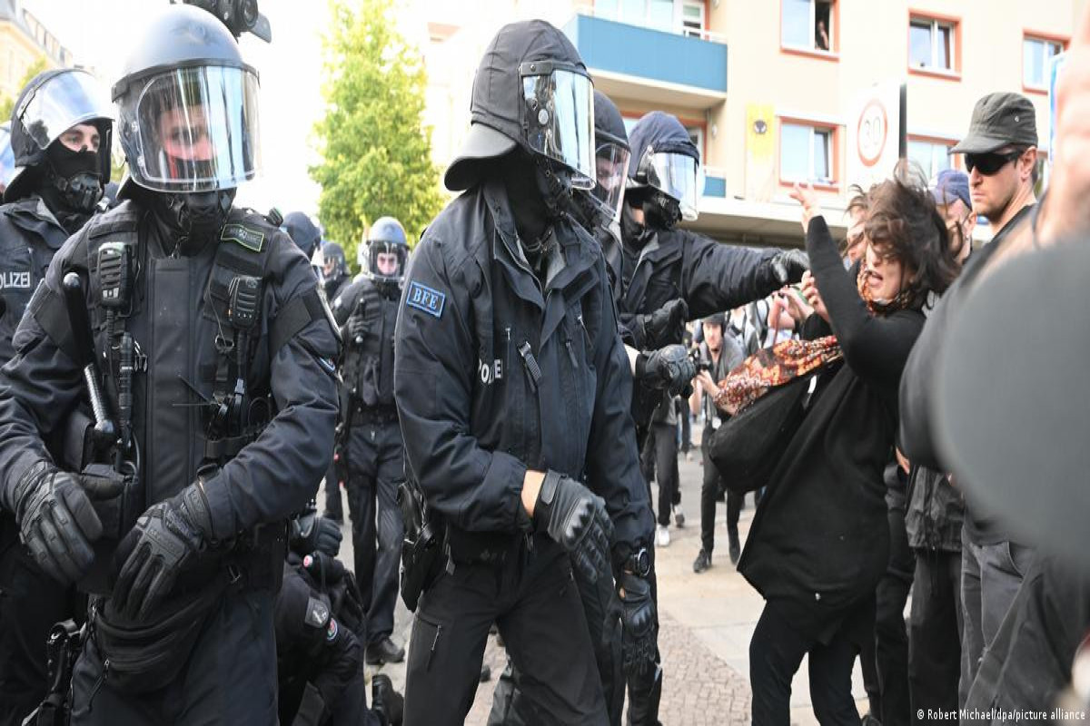 В Германии демонстрация переросла в столкновения с полицией