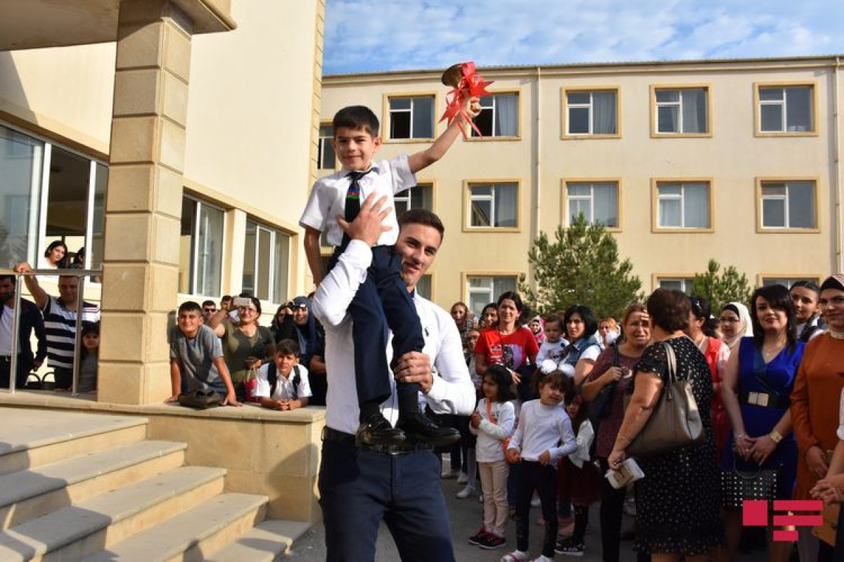 В школах Азербайджана проходит «Последний звонок»